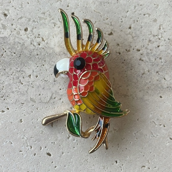 MACY’S parrot 🦜 Brooch stunning colors - Picture 1 of 2